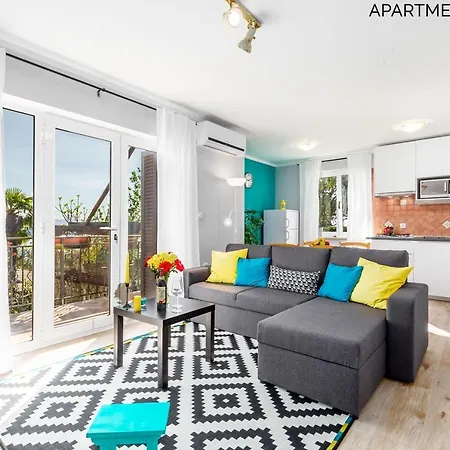 Apartments Alyss Lovran Exterior photo